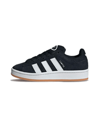 ID2064 adidas Campus 00s GS Core Black – vooraanzicht retro suède sneaker in volledig zwart met gum rubber outsole