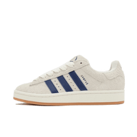 adidas Campus 00s ‘Cream White Dark Blue’ – vooraanzicht chunky Y2K sneaker met crème suède upper en donkerblauwe 3-Stripes