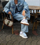 adidas Campus 00s GS Grey White – Grade School fit gecombineerd met skinny jeans en crew socks voor een frisse streetwear look 