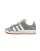 adidas Campus 00s GS Grey White – Grade School pasvorm in riche suède Grijs Three/Cloud White met subtiele perforaties en klassieke 3-Stripes 