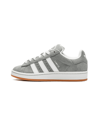 adidas Campus 00s GS Grey White – Grade School pasvorm in riche suède Grijs Three/Cloud White met subtiele perforaties en klassieke 3-Stripes 