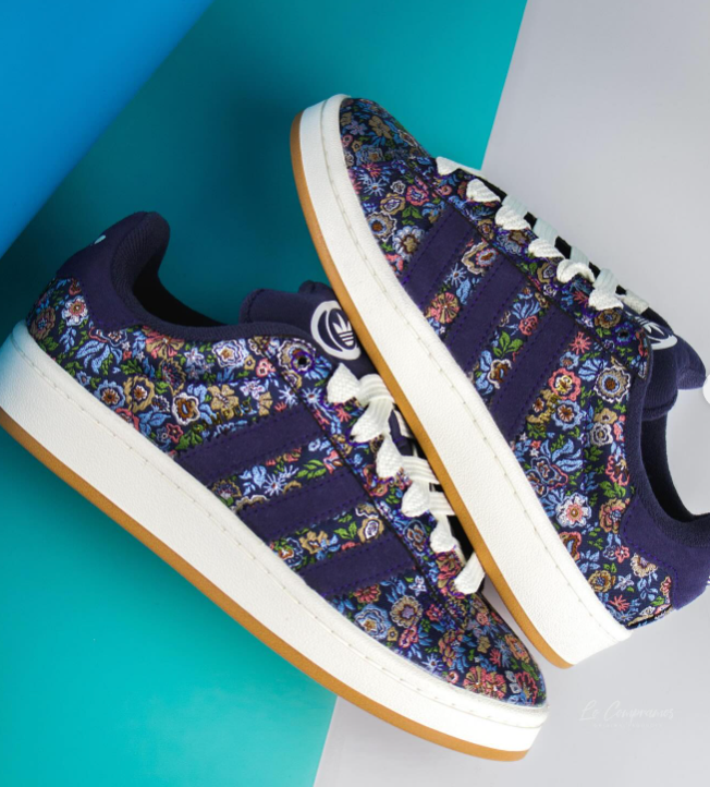 JH7843 adidas Campus 00s Liberty London Floral Embroidery (Women’s) – close-up Manuela Meadow textielupper met fijn bloemenborduursel en gum outsole detail