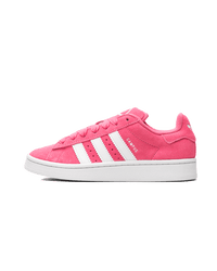 ID7028 adidas Campus 00s Pink Fusion (Women’s) – vooraanzicht suède sneaker in helderroze “Pink Fusion” met gum rubber outsole en wit Trefoil-logo 