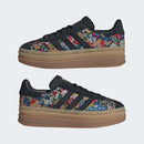 JS3935 adidas Gazelle Bold Liberty London Floral Embroidery (Women’s) – close-up van Liberty London bloemenborduursel en suède overlays