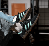 Adidas Handball Spezial Clear Mint – gedragen in zomerse fit met beige cargopants en relaxed wit T-shirt