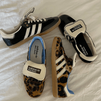 MN-SAMBA-PWB-LP adidas Samba Pony Wales Bonner Leopard op bed 