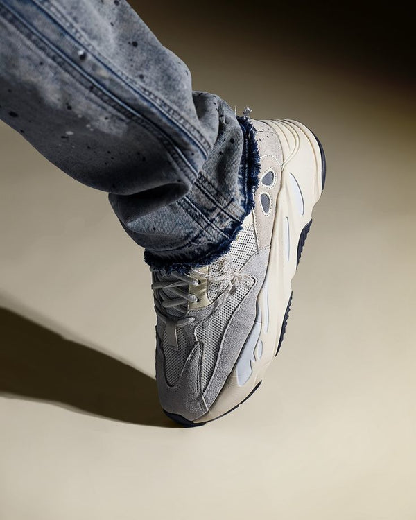 Adidas Yeezy 700 Analog