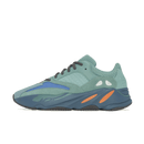 Zijaanzicht van de adidas Yeezy 700 Fade Azure GZ2002 met blauwe mesh upper, oranje midsole en grijze suède overlays