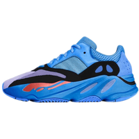 Zijaanzicht van de adidas Yeezy 700 Hi-Res Blue HP6674 met felblauwe mesh basis, zwarte overlays en rode accenten op de midsole