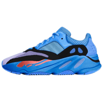 Zijaanzicht van de adidas Yeezy 700 Hi-Res Blue HP6674 met felblauwe mesh basis, zwarte overlays en rode accenten op de midsole