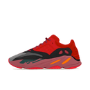 Zijaanzicht van de adidas Yeezy 700 Hi-Res Red HQ6979 met felrode mesh basis, zwarte en grijze overlays en chunky midsole