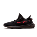 Zijaanzicht van de adidas Yeezy Boost 350 V2 Black Red CP9652 met zwarte Primeknit upper en rode "SPLY-350" branding