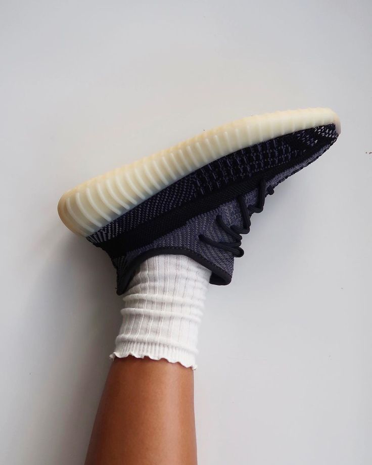 Adidas Yeezy Boost 350 V2 Carbon