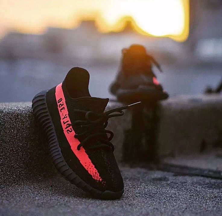 Adidas Yeezy Boost 350 V2 Kern Schwarz Rot