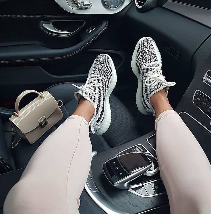 Adidas Yeezy Boost 350 V2 Zebra