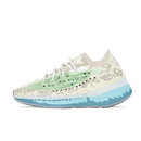 Adidas Yeezy 380 Alien Blue sneaker in zijaanzicht met mintgroene tinten en doorschijnend Primeknit, gefotografeerd op witte achtergrond voor maximale focus op het design