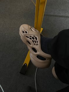 Adidas Yeezy Foam RNNR Clay Taupe