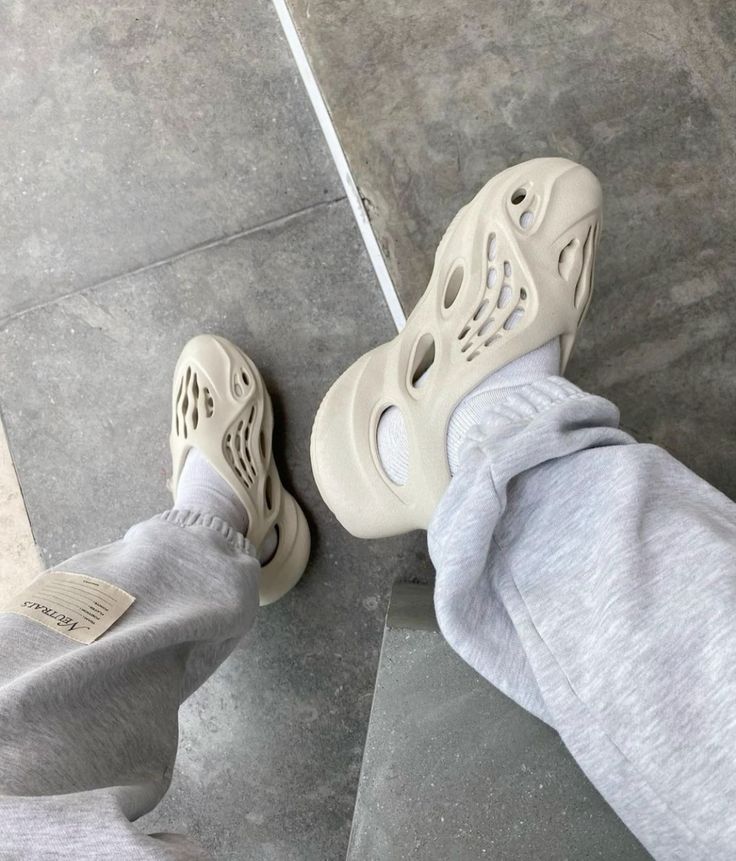 Adidas Yeezy Foam RNNR Desert Sand (GV6843) | Snrkickz