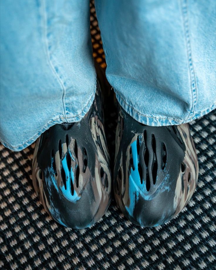 Adidas Yeezy Foam RNNR MX Braun Blau