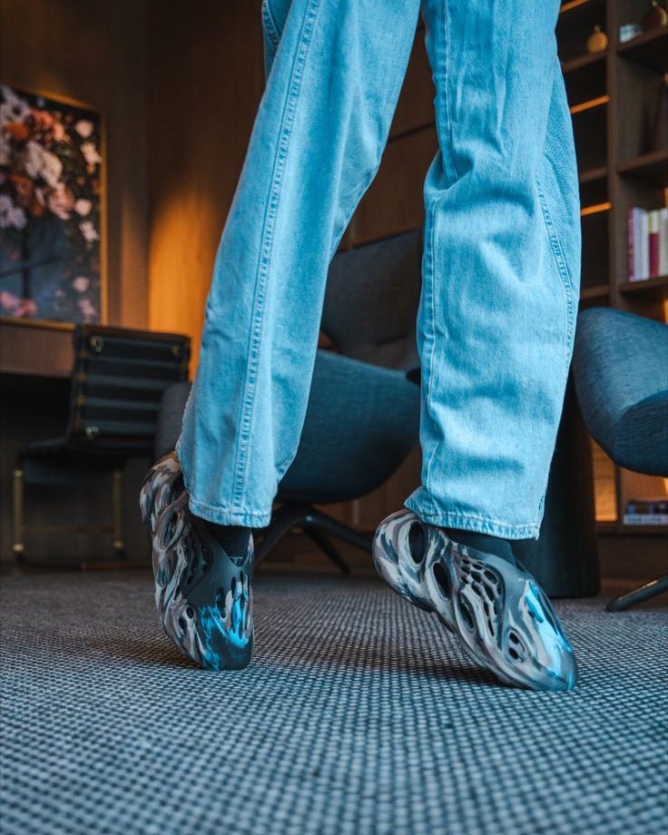 Adidas Yeezy Foam RNNR MX Braun Blau