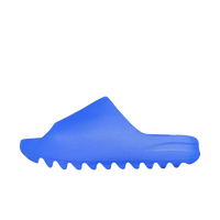 Zijaanzicht van de adidas Yeezy Slide Azure ID4133 in helderblauwe colorway met minimalistisch design en EVA foam