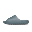 Adidas Yeezy Slide Slate Marine ID2349 zijaanzicht in donkerblauw marine foam met strakke band en grove gegroefde zool