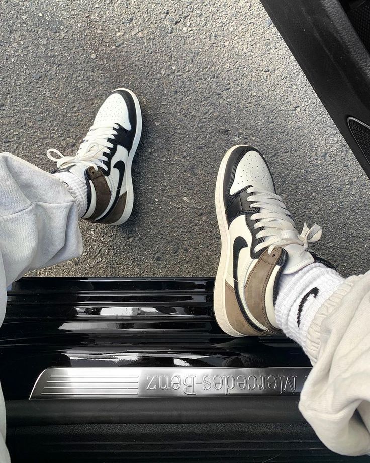 Air Jordan 1 High Dark Mocha