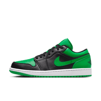 Air Jordan 1 Low Lucky Green (SKU 553558‑065) – vooraanzicht met volledig lederen upper in zwart en Lucky Green accenten