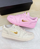 Air Jordan 1 Low Method of Make Legend Light Brown (SKU FN5032-200) on‑foot met cream denim en tonal outsole zichtbaar