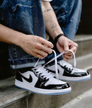 Air Jordan 1 Low SE Concord (SKU DV1309‑100) on‑foot met neutrale jeans en translucent icy outsole zichtbaar