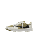 Air Jordan 1 Low OG Travis Scott Golf Neutral Olive (SKU FZ3124‑200) – vooraanzicht met nubuck upper in Neutral Olive, Sail overlays en reversed black Swoosh