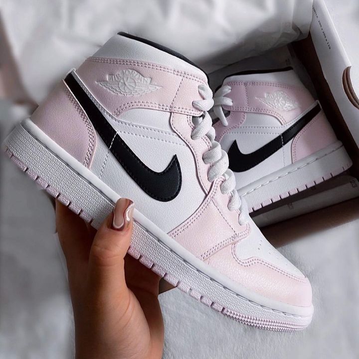 Air Jordan 1 Mid Barely Rose
