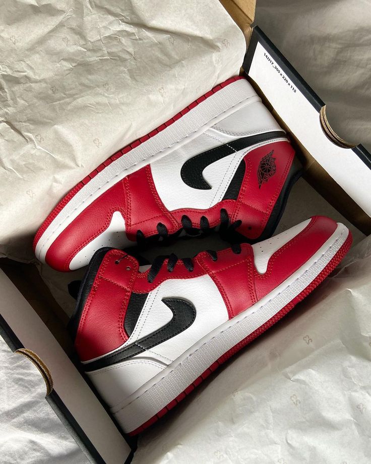 Air Jordan 1 Mid Chicago (2020) (GS)