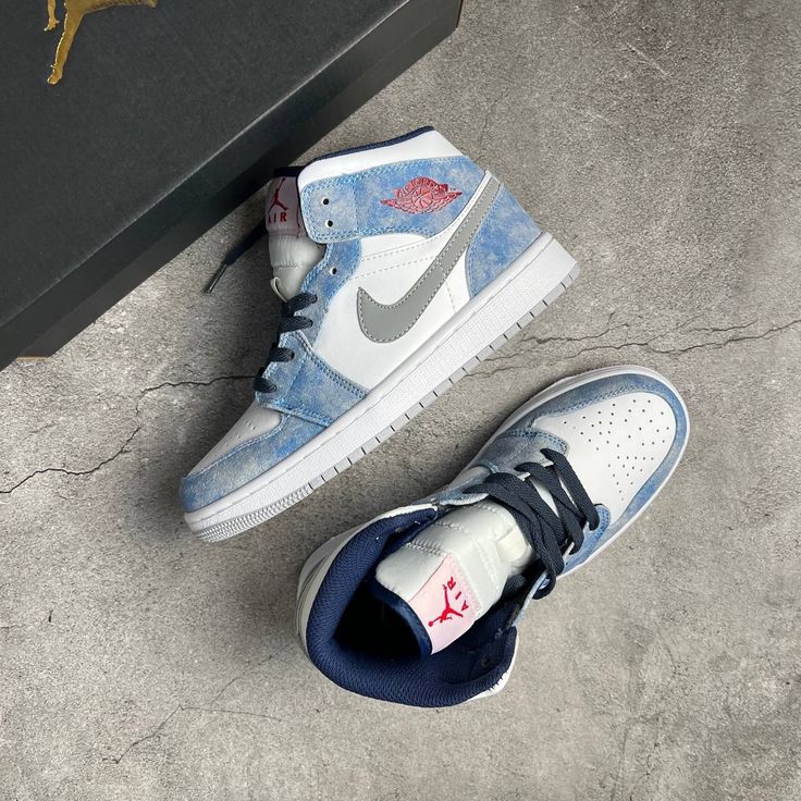 Air Jordan 1 Mid French Blue Fire Red