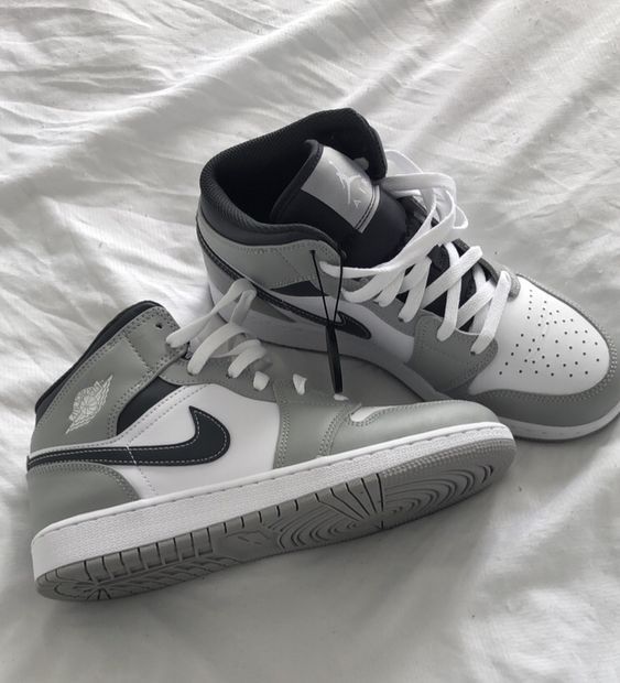 Air Jordan 1 Mid Hellrauchgrau Anthrazit