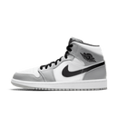 Air Jordan 1 Mid Light Smoke Grey – voorkant met witte basis, grijze overlays en zwarte Swoosh, clean en neutraal silhouet 