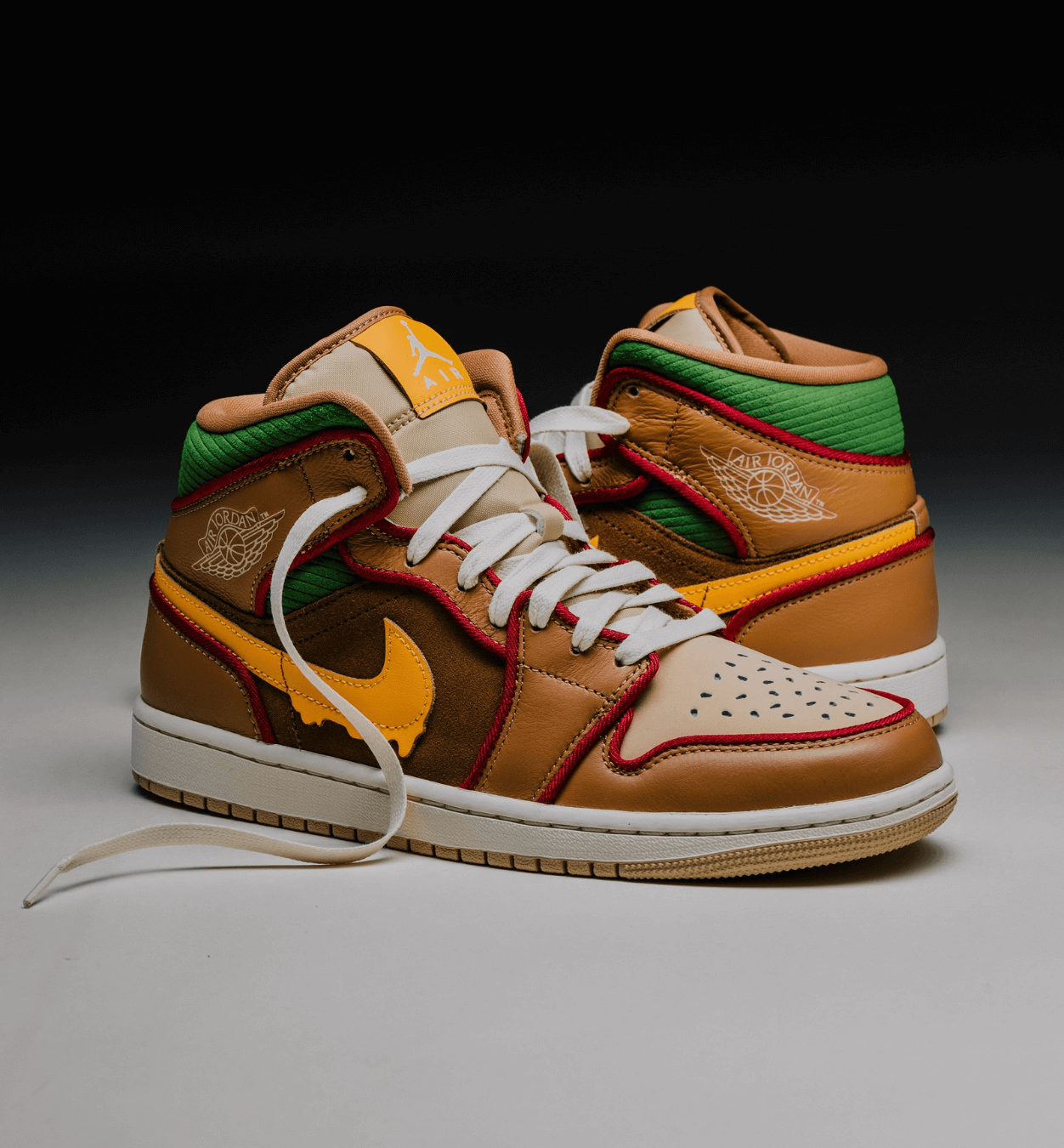 Air_Jordan_1_Mid_SE_Cheeseburger_IB7403 in hand