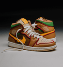 Air_Jordan_1_Mid_SE_Cheeseburger_IB7403 in hand