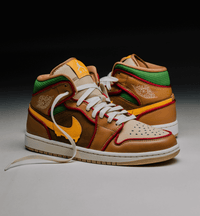 Air_Jordan_1_Mid_SE_Cheeseburger_IB7403 in hand