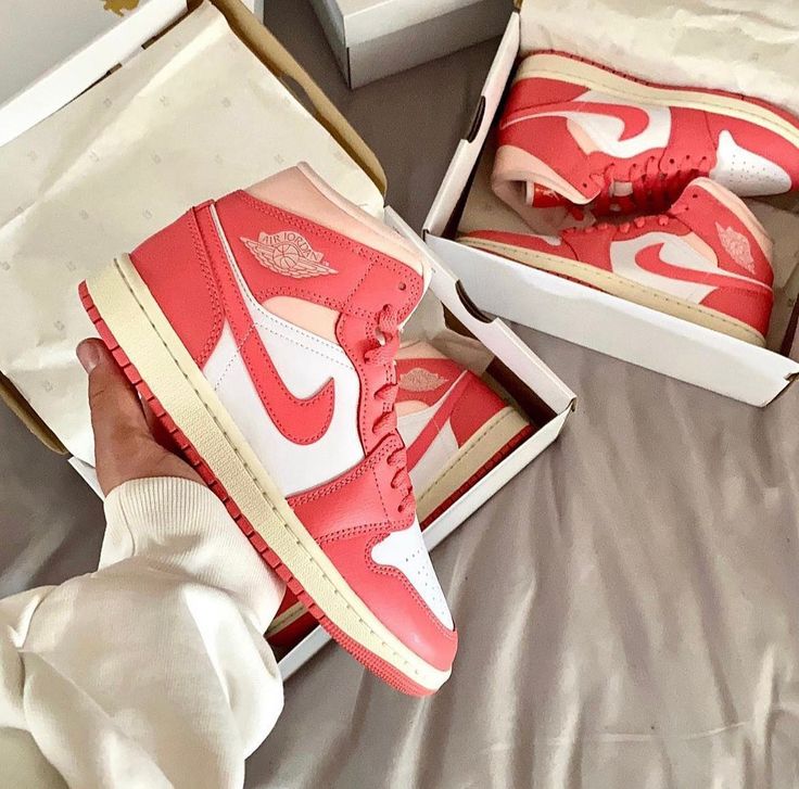 Air Jordan 1 Mid Strawberries And Cream