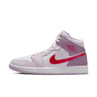 Air Jordan 1 Mid SE Light Iron Ore – front view met roze Swoosh en grijze canvas upper, populaire pastel Jordan voor dagelijks gebruik (DN4045‑001)
