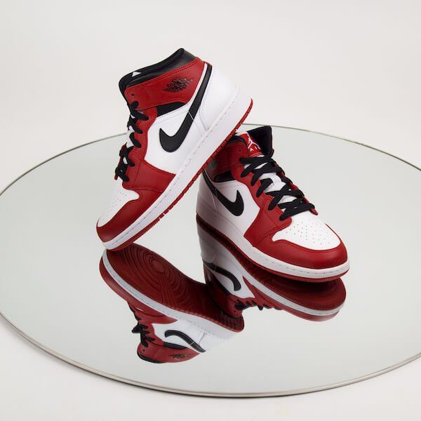 Air Jordan 1 Mid Chicago (2020) (GS)