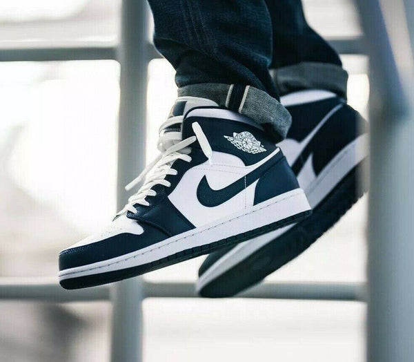 Air Jordan 1 Mid Weiß Metallic Gold Obsidian