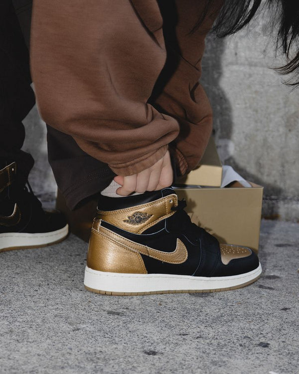 Air Jordan 1 Retro High OG Black Metallic Gold