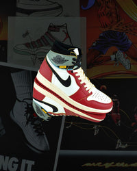 Sneaker hangt aan zwarte veter tegen kleurrijke achtergrond – focus op Union-label op tong, geel stiksel en layered vintage look