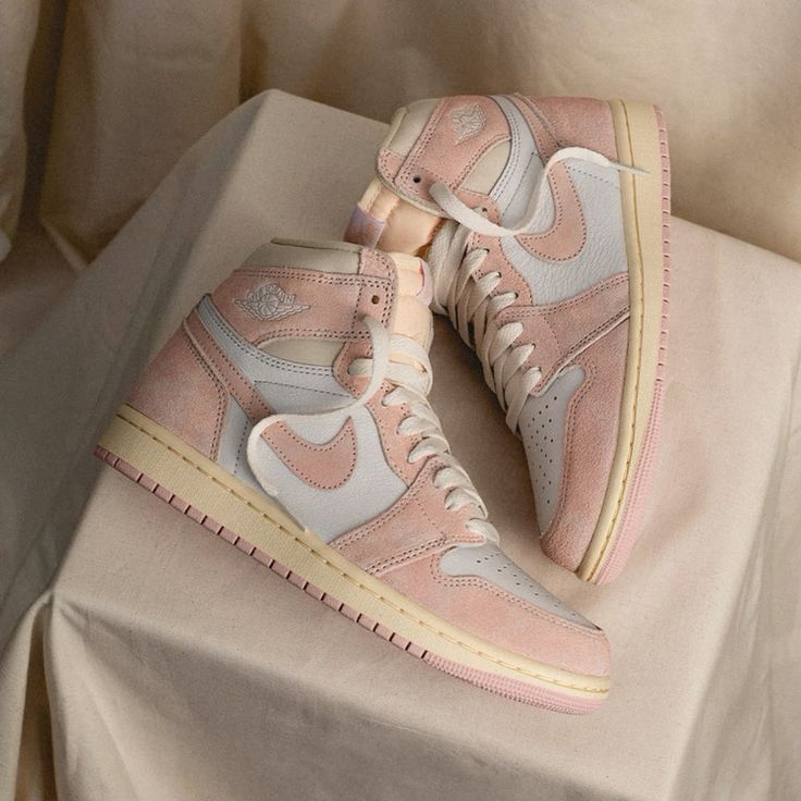 Air Jordan 1 Retro High OG Washed Pink