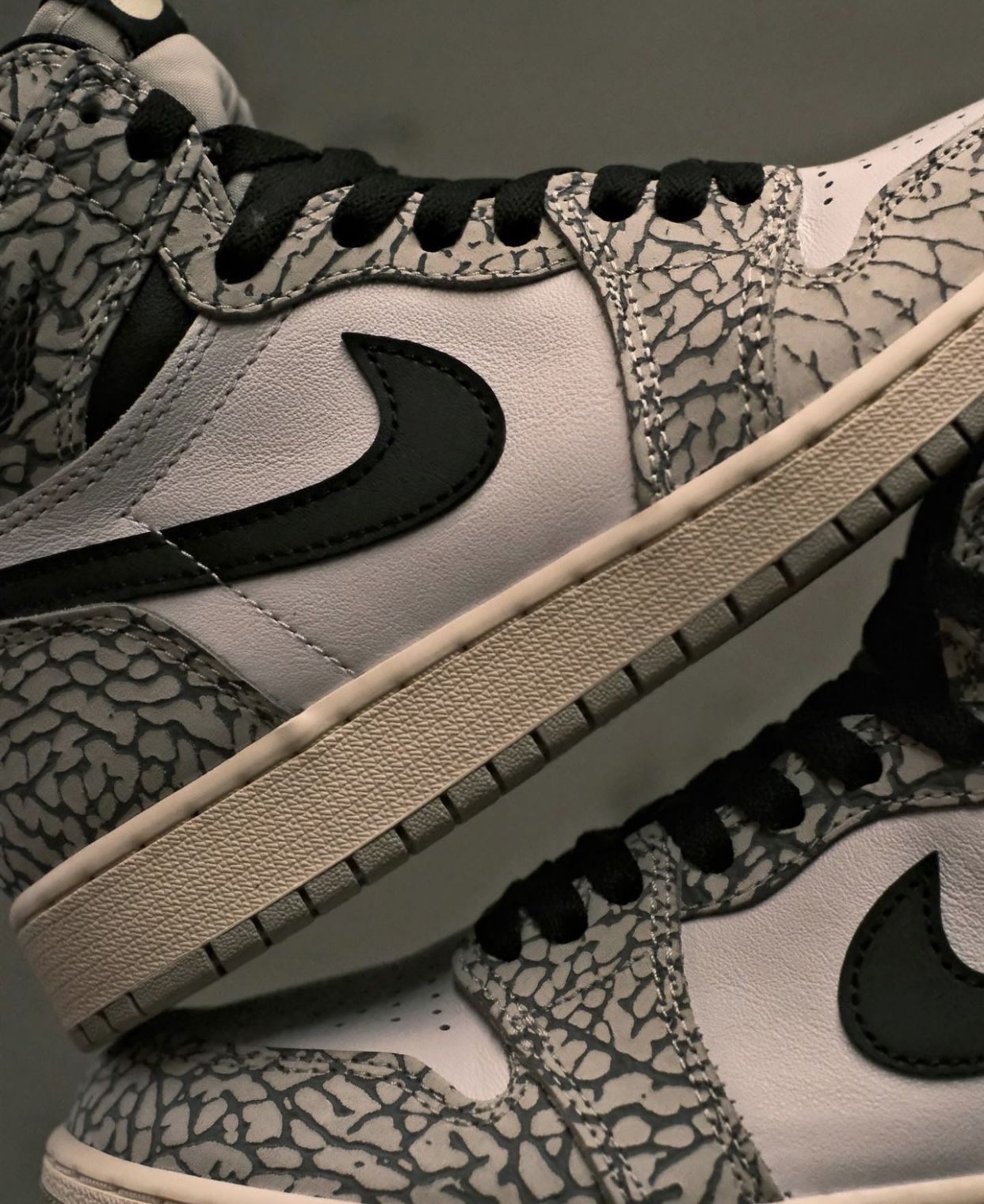 Air Jordan 1 Retro High OG White Cement