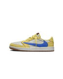 Air Jordan 1 Low OG Travis Scott Canary (SKU DZ4137‑700) – vooraanzicht met premium witte leather base en Canary yellow overlays