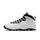 Air Jordan 10 Retro OG Steel zijaanzicht met wit leren bovenwerk, stalen grijze accenten en zwarte details op kraag en middenzool

