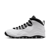 Air Jordan 10 Retro OG Steel zijaanzicht met wit leren bovenwerk, stalen grijze accenten en zwarte details op kraag en middenzool

